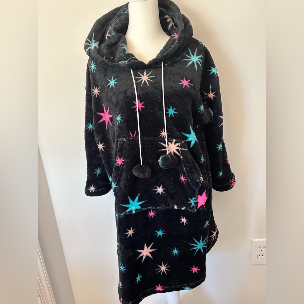 Lounge ware ,Hooded ,warm, cozy ,NWOT, Hangout Robe, Large